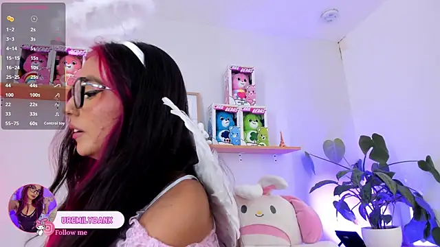 Snapshot of emily_bank chatting on 31, 10, 2025 emily bank online show from 31, 10, 2025