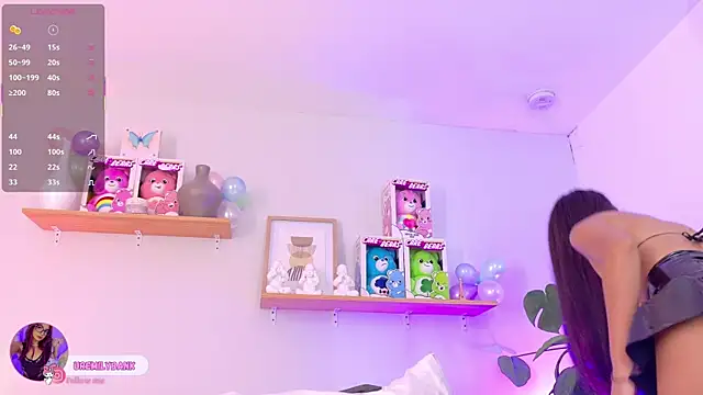 Snapshot of emily_bank chatting on 25, 11, 2025 emily bank online show from 25, 11, 2025