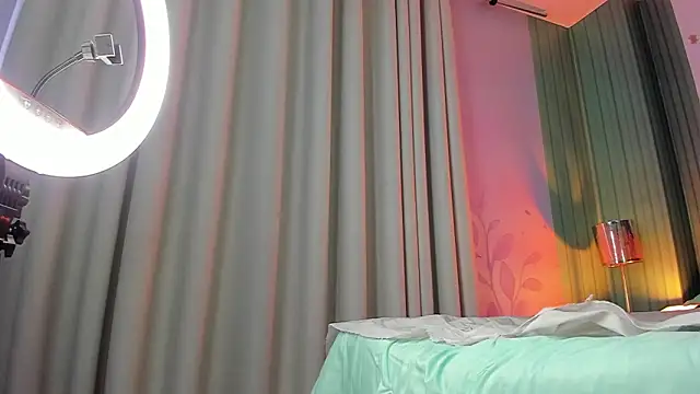 Emelyross  online show from 25, 1, 2025