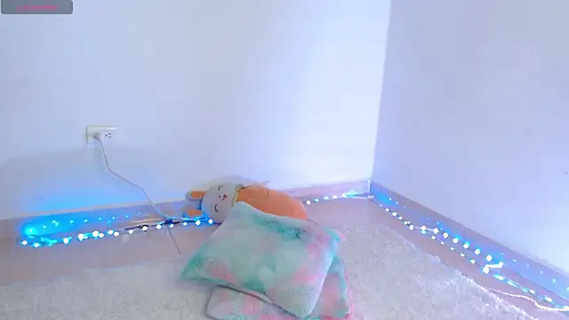 Emelyross  online show from 18, 12, 2025