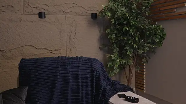 Logan Varela online show from 4, 10, 2025