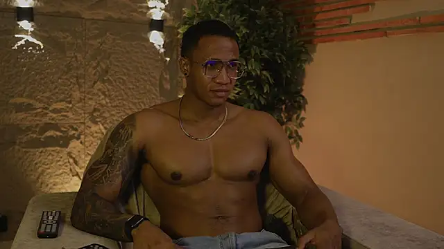 Logan Varela online show from 17, 10, 2025