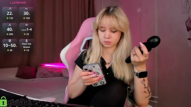 Valerie Woods online show from 7, 11, 2025