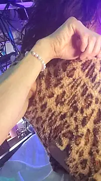 gurlnips online show from 5, 3, 2026