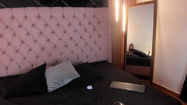 ShanellBlack online show from 4, 10, 2025