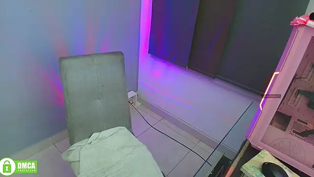 Snapshot of carla_rossin chatting on 13, 11, 2025 carla rossin online show from 13, 11, 2025