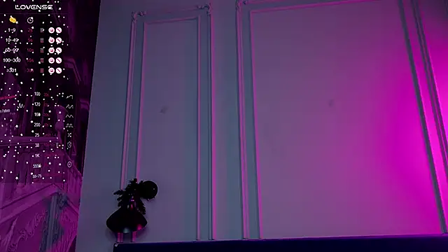 Snapshot of Liv_Fay chatting on 25, 12, 2024 Liv Fay online show from 25, 12, 2024