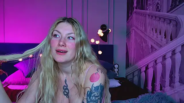Snapshot of Liv_Fay chatting on 8, 3, 2025 Liv Fay online show from 8, 3, 2025