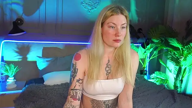 Snapshot of Liv_Fay chatting on 14, 3, 2025 Liv Fay online show from 14, 3, 2025