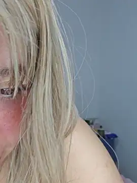 Snapshot of Massa8 chatting on 9, 11, 2025 Massa8 online show from 9, 11, 2025