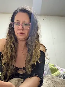 Snapshot of miss_hanna07 chatting on 17, 12, 2025 miss hanna07 online show from 17, 12, 2025