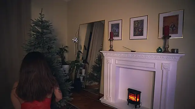 Snapshot of Leona_Mell chatting on 16, 12, 2024 Leona Mell online show from 16, 12, 2024