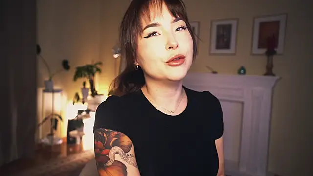 Snapshot of Leona_Mell chatting on 4, 1, 2025 Leona Mell online show from 4, 1, 2025