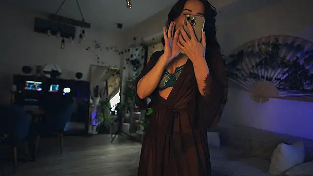 Leona Mell online show from 3, 3, 2026