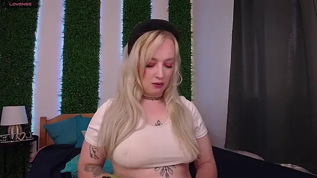 Nicole  Aniston  online show from 28, 9, 2025