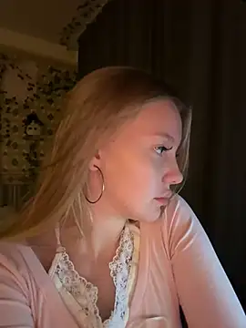 Snapshot of AliceMorr chatting on 20, 12, 2024 AliceMorr online show from 20, 12, 2024