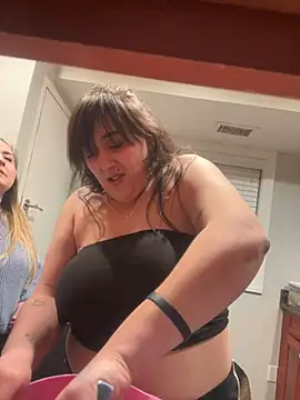 Snapshot of ThicBunz chatting on 1, 3, 2025 ThicBunz online show from 1, 3, 2025