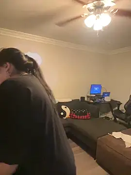 Snapshot of ThicBunz chatting on 4, 3, 2025 ThicBunz online show from 4, 3, 2025