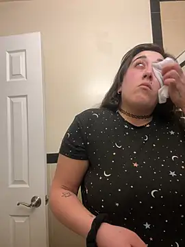 Snapshot of ThicBunz chatting on 5, 3, 2025 ThicBunz online show from 5, 3, 2025