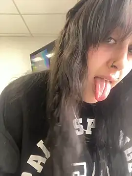 Snapshot of ThicBunz chatting on 5, 3, 2025 ThicBunz online show from 5, 3, 2025