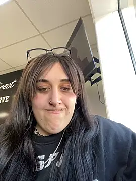 Snapshot of ThicBunz chatting on 18, 3, 2025 ThicBunz online show from 18, 3, 2025