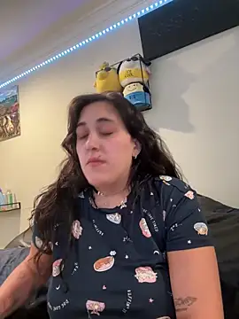 Snapshot of ThicBunz chatting on 15, 9, 2025 ThicBunz online show from 15, 9, 2025