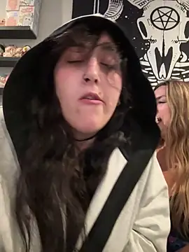 Snapshot of ThicBunz chatting on 17, 9, 2025 ThicBunz online show from 17, 9, 2025