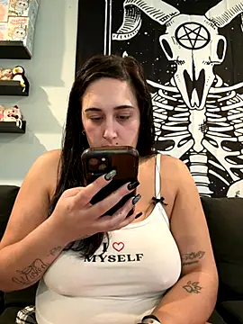 Snapshot of ThicBunz chatting on 23, 9, 2025 ThicBunz online show from 23, 9, 2025