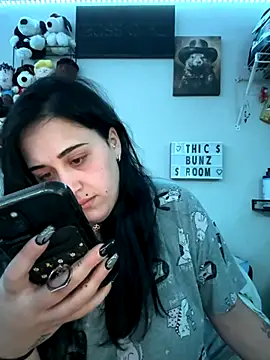 Snapshot of ThicBunz chatting on 3, 10, 2025 ThicBunz online show from 3, 10, 2025