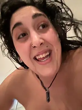 Snapshot of ThicBunz chatting on 5, 10, 2025 ThicBunz online show from 5, 10, 2025