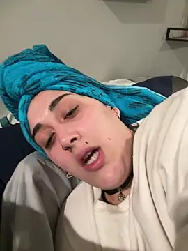 Snapshot of ThicBunz chatting on 11, 10, 2025 ThicBunz online show from 11, 10, 2025