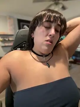 Snapshot of ThicBunz chatting on 12, 11, 2025 ThicBunz online show from 12, 11, 2025