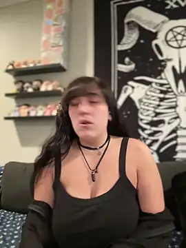 Snapshot of ThicBunz chatting on 15, 11, 2025 ThicBunz online show from 15, 11, 2025