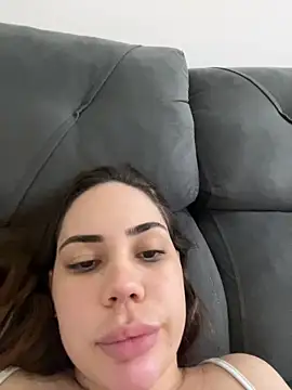 Julinha18 online show from 7, 3, 2025