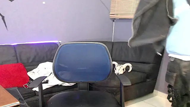 Snapshot of Andy_bapho chatting on 9, 10, 2025 Andy bapho online show from 9, 10, 2025