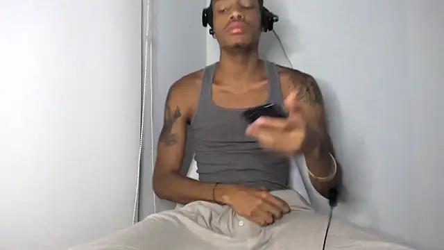 Snapshot of Skinnyblackman chatting on 1, 10, 2025 Skinnyblackman online show from 1, 10, 2025