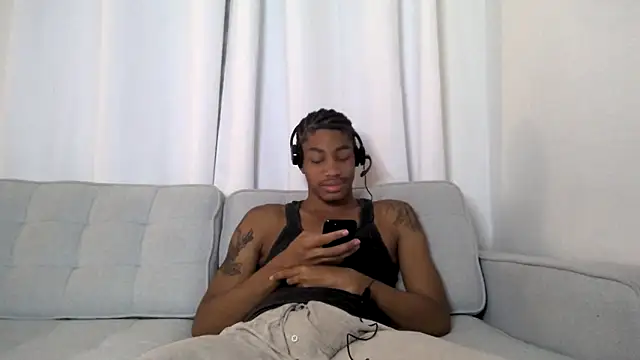 Snapshot of Skinnyblackman chatting on 3, 10, 2025 Skinnyblackman online show from 3, 10, 2025