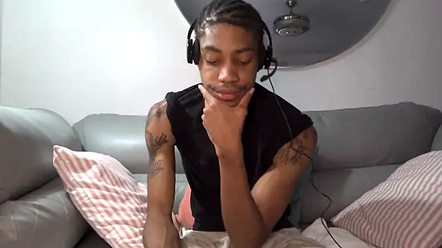 Snapshot of Skinnyblackman chatting on 6, 10, 2025 Skinnyblackman online show from 6, 10, 2025