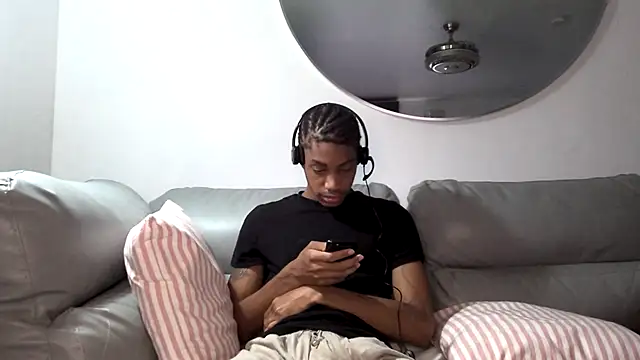 Snapshot of Skinnyblackman chatting on 7, 10, 2025 Skinnyblackman online show from 7, 10, 2025