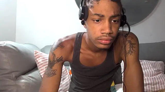 Snapshot of Skinnyblackman chatting on 8, 10, 2025 Skinnyblackman online show from 8, 10, 2025