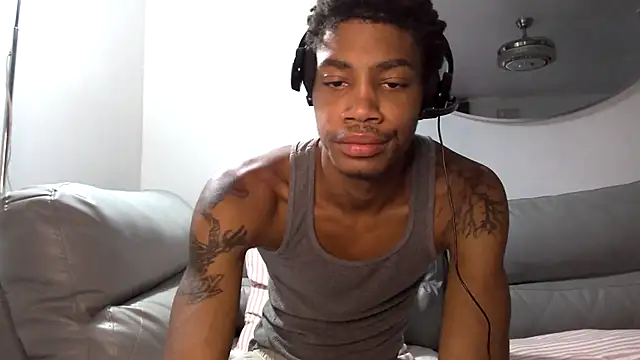 Snapshot of Skinnyblackman chatting on 13, 10, 2025 Skinnyblackman online show from 13, 10, 2025