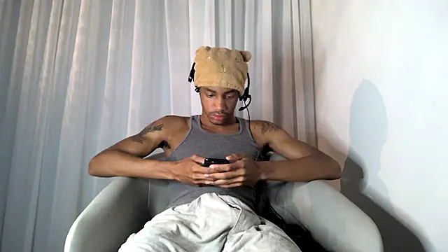 Snapshot of Skinnyblackman chatting on 28, 10, 2025 Skinnyblackman online show from 28, 10, 2025