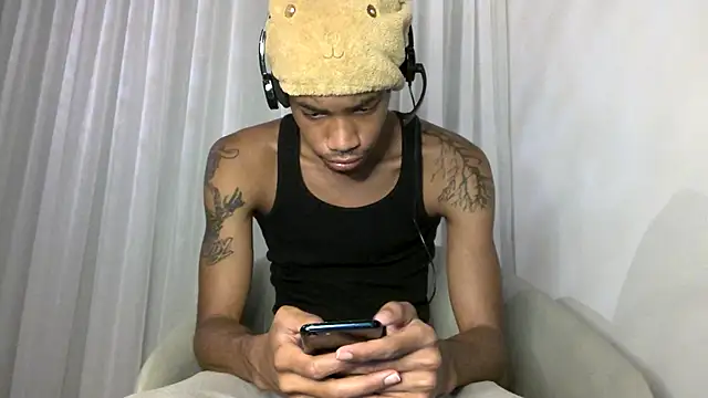 Snapshot of Skinnyblackman chatting on 29, 10, 2025 Skinnyblackman online show from 29, 10, 2025