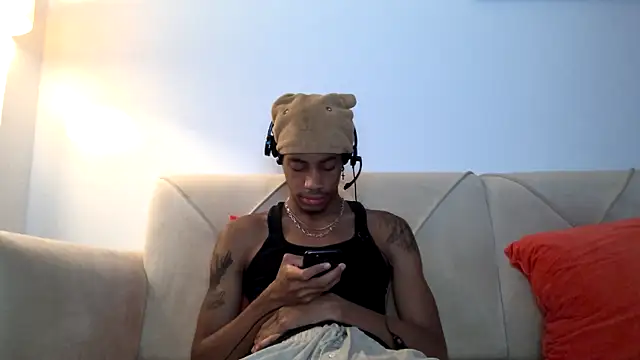 Snapshot of Skinnyblackman chatting on 4, 11, 2025 Skinnyblackman online show from 4, 11, 2025