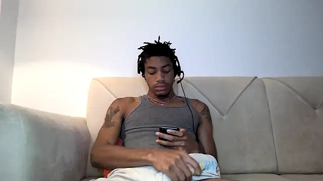 Snapshot of Skinnyblackman chatting on 11, 11, 2025 Skinnyblackman online show from 11, 11, 2025