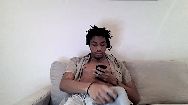 Snapshot of Skinnyblackman chatting on 4, 2, 2026 Skinnyblackman online show from 4, 2, 2026