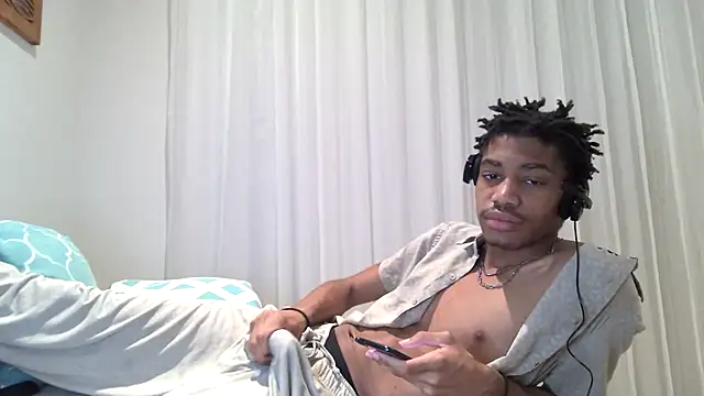 Snapshot of Skinnyblackman chatting on 5, 2, 2026 Skinnyblackman online show from 5, 2, 2026