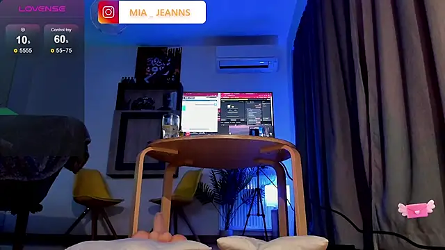 Snapshot of MiaJeanns chatting on 3, 12, 2024 MiaJeanns online show from 3, 12, 2024