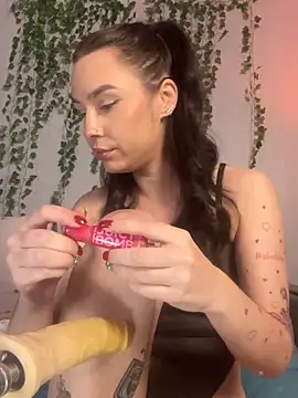 MiaNell online show from 23, 11, 2025