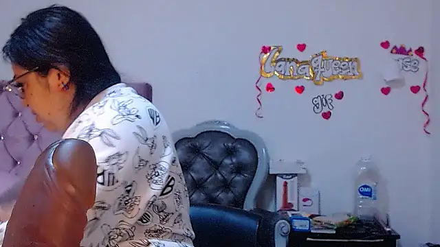 lanaqueen699 online show from 15, 4, 2026